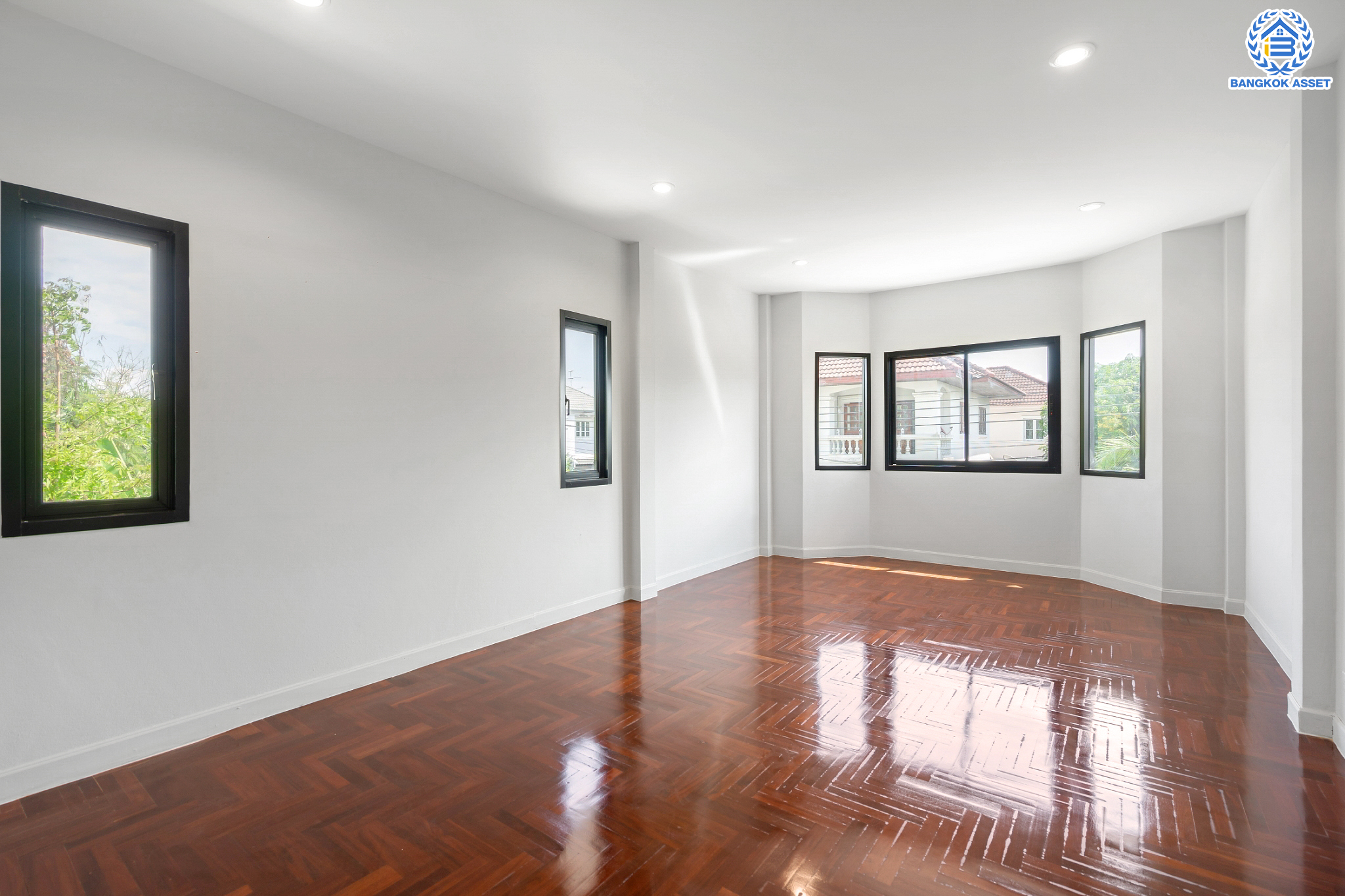 บ้านมือสองตกแต่งใหม่ หลังใหญ่พร้อมเข้าอยู่ ม.เมืองดี พุทธมณฑลสาย 2 เนื้อที่ 63.5 ตร.ว. ฟังก์ชันจัดเต็ม 3 ห้องนอน 2 ห้องน้ำ จอดรถได้ถึง 2 คัน บนทำเลใกล้ทางคู่ขนานลอยฟ้าบรมราชชนนี และเซ็นทรัลปิ่นเกล้า